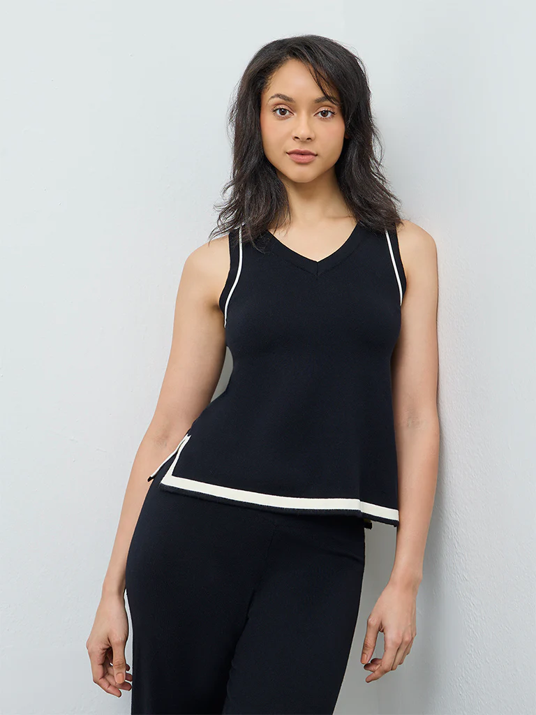 Wunderlove Black Contrast-Detail Top