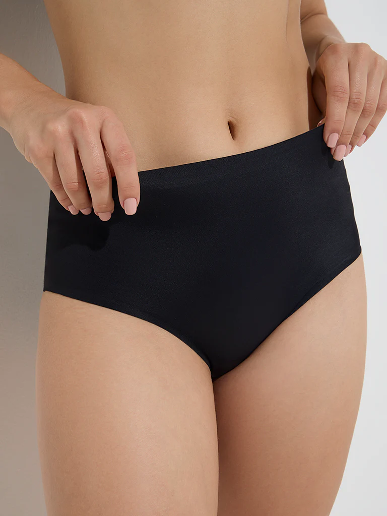 Wunderlove Black Invisible Full Briefs - Image 2