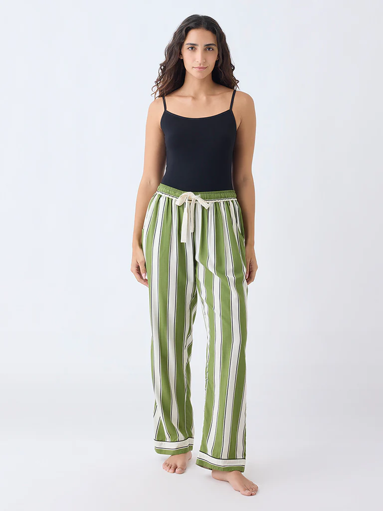 Wunderlove Black Seam-Free Camisole
