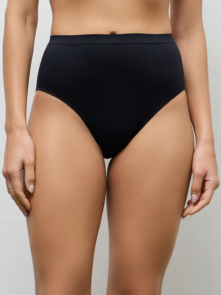 Wunderlove Black Seam-Free Full Briefs - Image 2