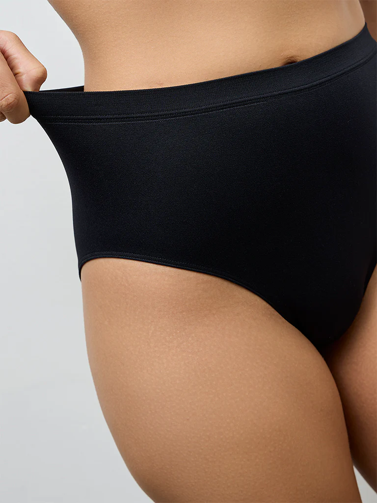 Wunderlove Black Seam-Free Full Briefs - Image 3