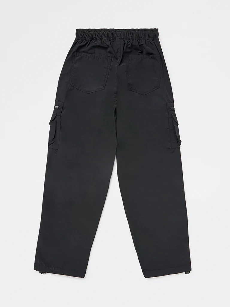 Y&F Kids Boys Black Mid-Rise Cotton-Blend Cargo Pants - Image 4
