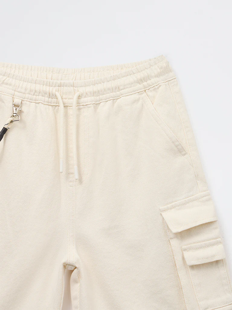 Y&F Kids Boys Off-White Mid-Rise Cotton Shorts with Chain - Image 3