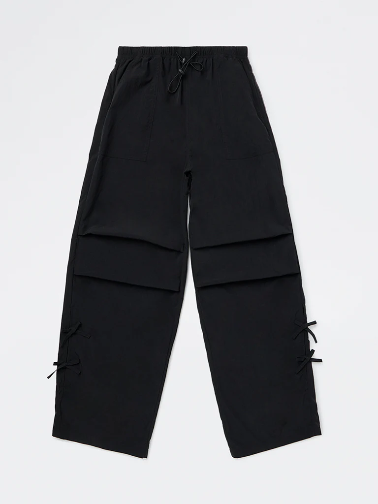 Y&F Kids Girls Black Solid Mid-Rise Trousers