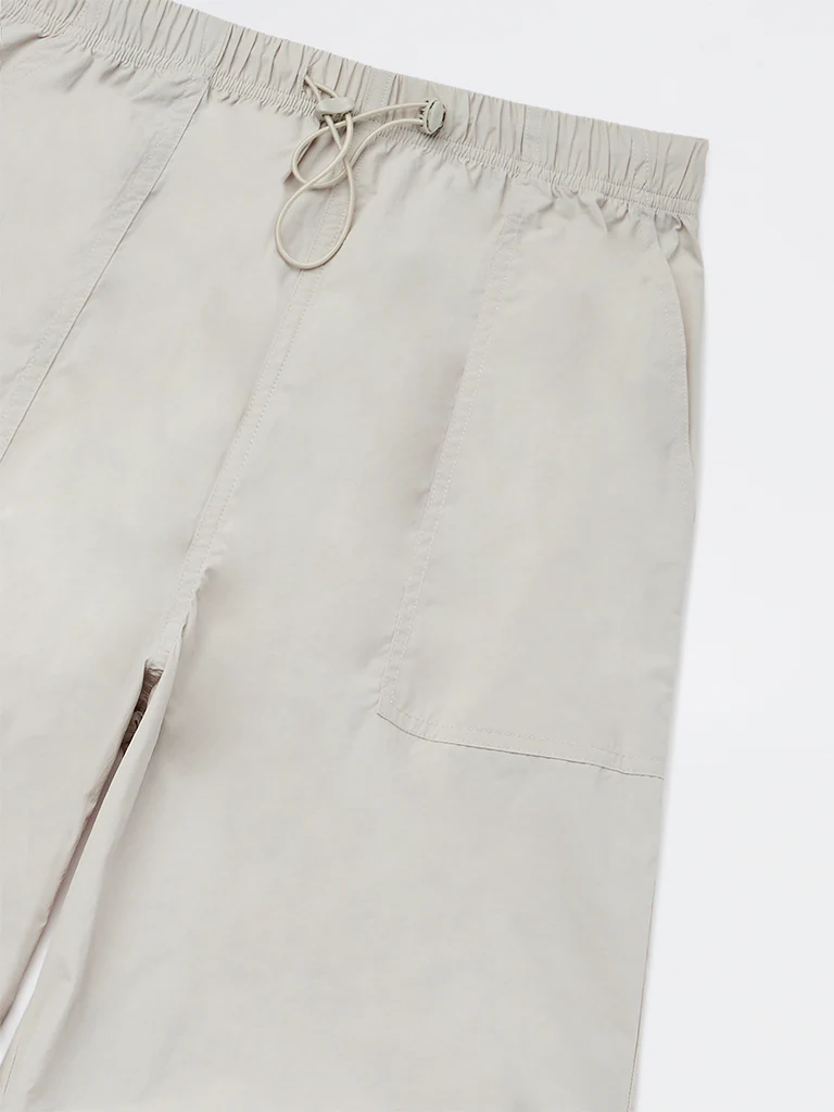 Y&F Kids Girls Taupe Solid Mid-Rise Trousers - Image 3