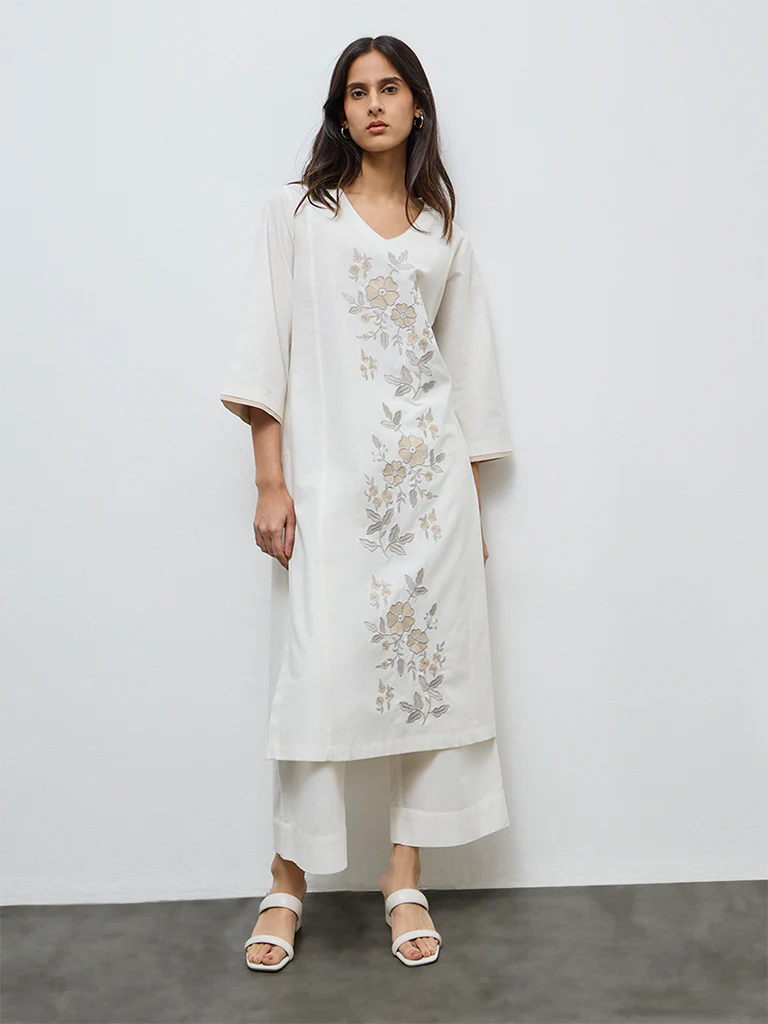 Zuba Off-White Floral Embroidered Cotton-Blend A-Line Kurta